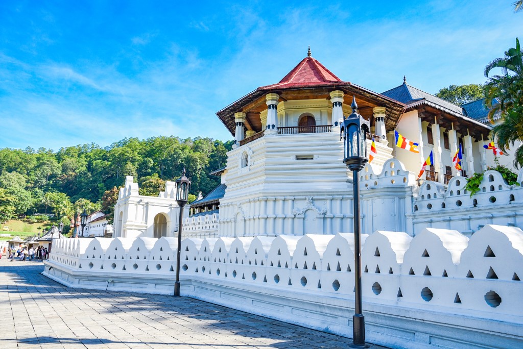Arugam Bay to Kandy Taxi Service